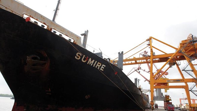 Hàng xuất khẩu của Việt Nam bị các hãng tàu thu rất nhiều loại phụ phí.