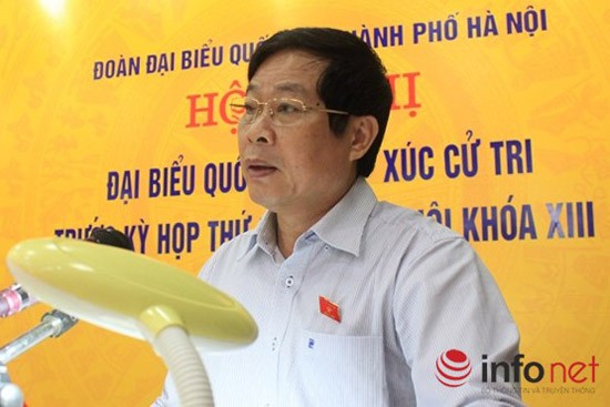 Đó là ý kiến của Đại biểu Quốc hội, Bộ trưởng Bộ Thông tin và Truyền thông Nguyễn Bắc Son khi giải thích, tiếp thu ý kiến các cử tri tại hội nghị tiếp xúc cử tri diễn ra sáng 23/9. 
