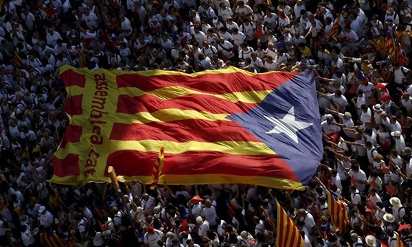 Cờ Catalonia tung bay tại Barca