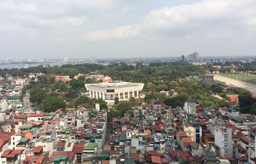 Từ trên Kinh Đô Tower có thể nhìn thấy rất rõ Lăng Bác và bảo tàng Hồ Chí Minh. Ảnh: Kinh Đô TCi