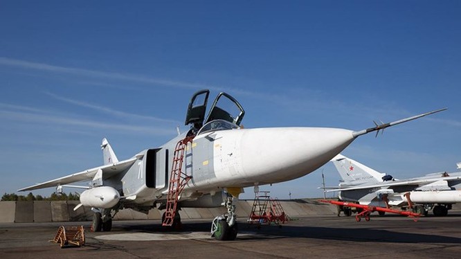Máy bay ném bom Su-24M của lực lượng Không quân vũ trụ Nga tại Syria, ảnh Bộ Quốc phòng Nga công bố ngày 30.9