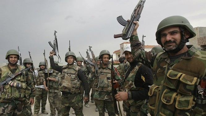 Lực lượng quân chính phủ Syria sắp phối hợp cùng quân Iran và Hezbollah tấn công phe nổi dậy - Ảnh: AFP