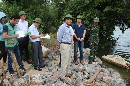 Phó Chủ tịch tỉnh Quảng Ninh Đặng Huy Hậu và đoàn công tác kiểm tra công tác phòng chống bão tại TP Móng Cái