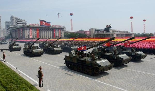 Triều Tiên khoe vũ khí trong cuộc diễu binh hôm 10/10.