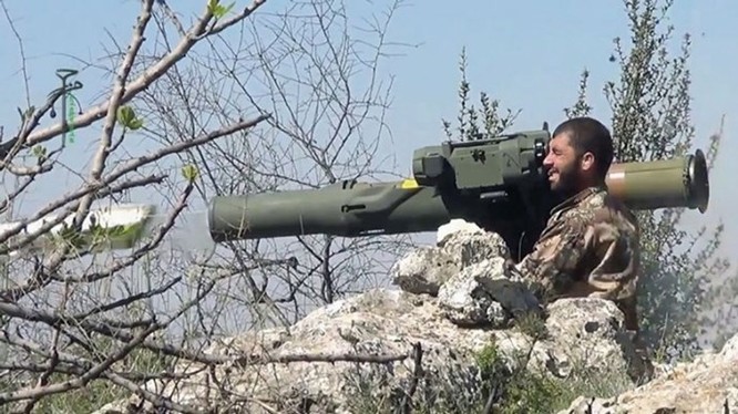 Ảnh từ clip của quân nổi dậy Syria về tên lửa TOW đang được lực lượng này sử dụng để chống quân chính phủ Syria