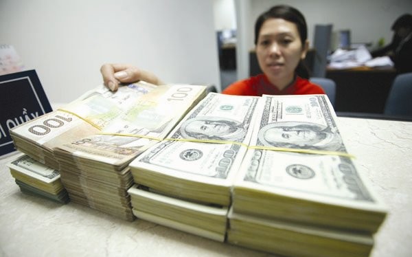 Đô la Mỹ là đồng tiền thanh toán quốc tế, nó không giống vàng (vốn là thứ hàng hóa kim loại cơ bản) và vai trò thanh toán của nó ở Việt Nam vẫn còn rất lớn. Ảnh: Tuệ Doanh