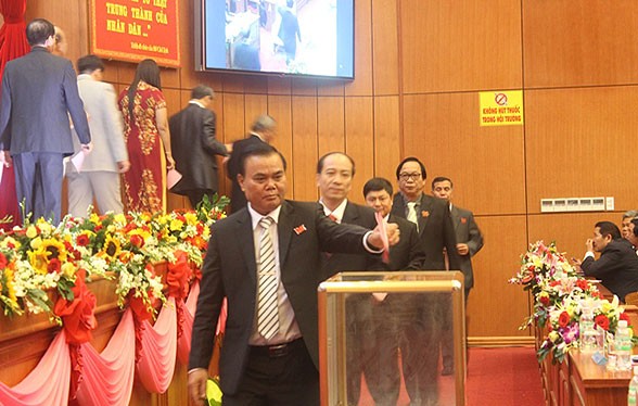 Các đại biểu tại Đắk Lắk bỏ phiếu bầu nhân sự nhiệm kỳ mới 2015 – 2020