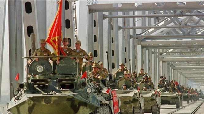 Lính Liên Xô rút khỏi Afghanistan - Ảnh: Voennoe.RF.