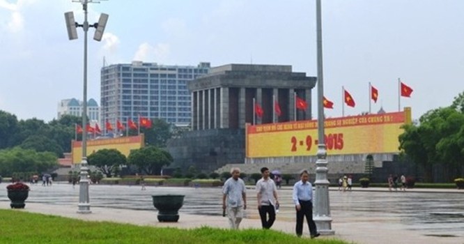 Tòa nhà 8B Lê Trực (Hà Nội) nhìn từ khu vực Lăng Chủ tịch Hồ Chí Minh. Ảnh: Nguyễn Hưởng.