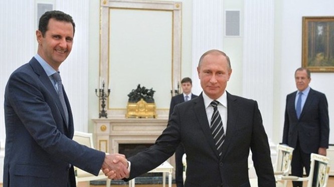 Hãng tin Nga đăng tải một giả thuyết về chuyến thăm bất ngờ của Tổng thống Syria, al-Assad (trái) gặp Tổng thống Nga Putin vừa qua - Ảnh: AFP