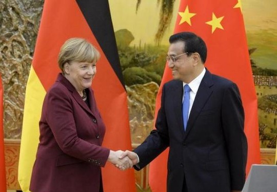 Thủ tướng Đức Angela Merkel gặp người đồng cấp Trung Quốc trong cuộc họp báo tại Bắc Kinh ngày 29-10. Ảnh: REUTERS