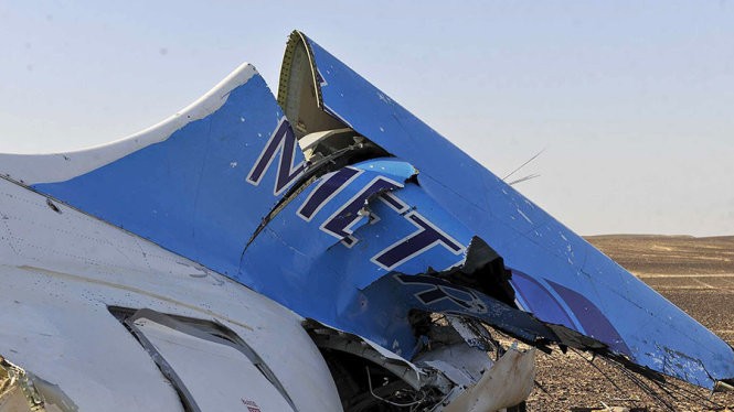 Phần còn lại của chiếc máy bay Nga tại hiện trường vụ tai nạn ở bán đảo Sinai, Ai Cập - Ảnh: Reuters