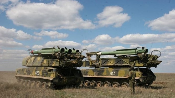 Mỗi xe phóng của hệ thống Buk-M2E mang 4 tên lửa - Ảnh: topwar