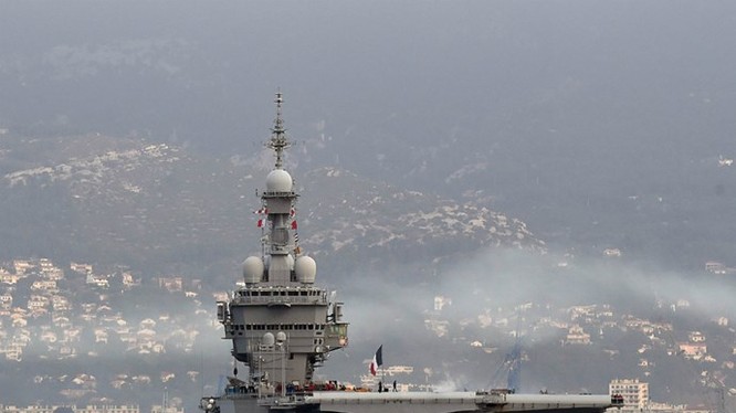 Tàu sân bay Charles de Gaulle tại cảng Toulon của Pháp - Ảnh: AFP