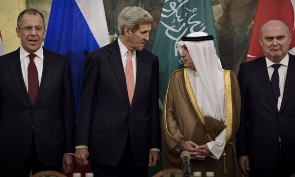 Ngoại trưởng Nga, Mỹ, Saudi Arabia, Thổ Nhĩ Kỳ (từ trái sang) trong hội nghị đàm phán hòa bình cho Syria hồi cuối tháng 10.