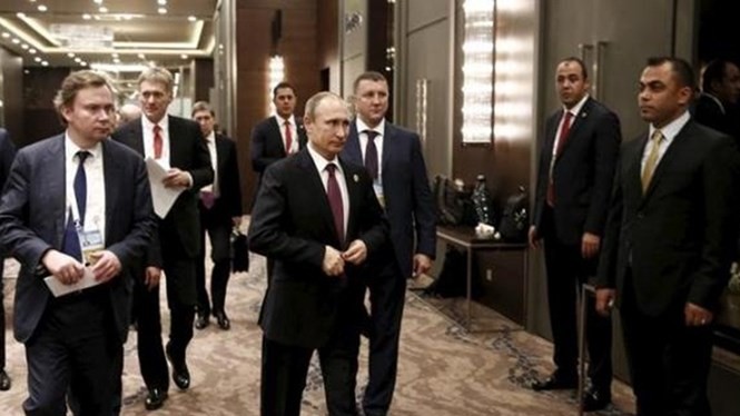 Tổng thống Nga Vladimir Putin ca ngợi sự "hồi sinh" trong quan hệ giữa Nga và Anh, đồng thời nhấn mạnh quyết tâm tập trung tiêu diệt IS - Ảnh: Reuters