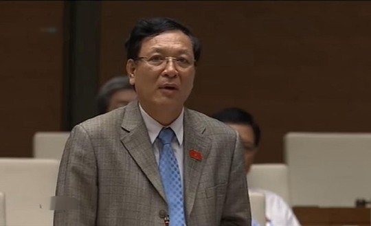 Bộ trưởng Bộ Giáo dục và Đào tạo Phạm Vũ Luận trả lời chất vấn của các đại biểu Quốc hội chiều 16-11 - Ảnh chụp qua màn hình