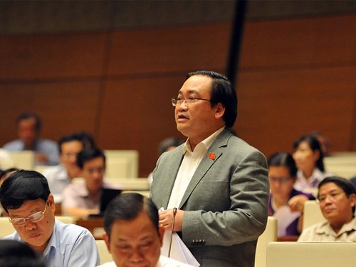 Phó thủ tướng Hoàng Trung Hải trả lời chất vấn tại Quốc hội - Ảnh: Ngọc Thắng