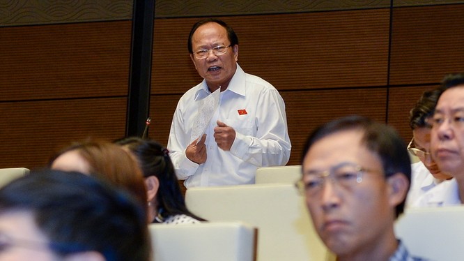 Bộ trưởng Hoàng Anh Tuấn trả lời chất vấn - Ảnh: Việt Dũng