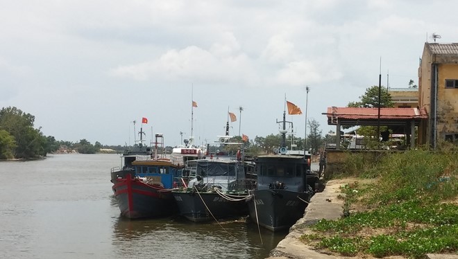 Tàu của Bộ đội biên phòng Quảng Trị nằm yên tại cảng nhưng lập hồ khống tuần tra biển để rút ruột nhà nước hàng tỉ đồng.