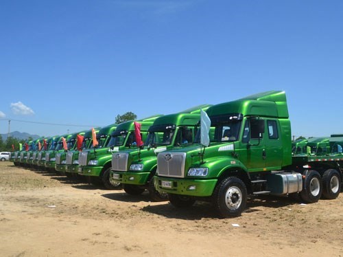 61 xe đầu kéo của Công ty TNHH một thành viên Hào Hưng Quảng Ngãi mua từ Trung Quốc - Ảnh: Hiển Cừ
