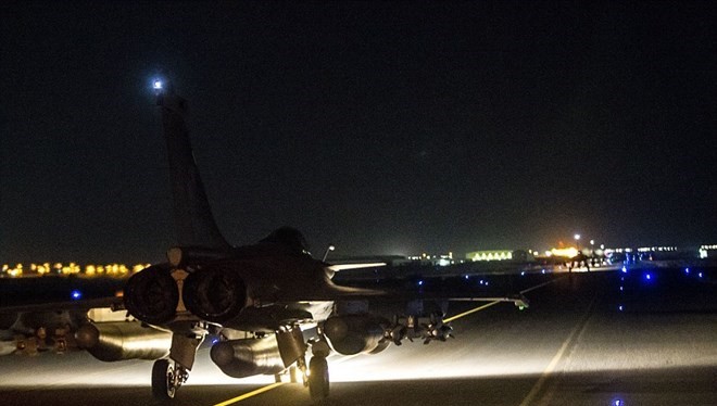 Máy bay Pháp xuất kích tiêu diệt IS. (Ảnh: AFP)