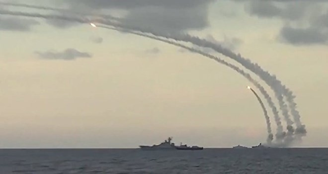 Quân đội Nga bắn tên lửa từ Biển hồ Caspi vào các cơ sở của IS tại Syria.