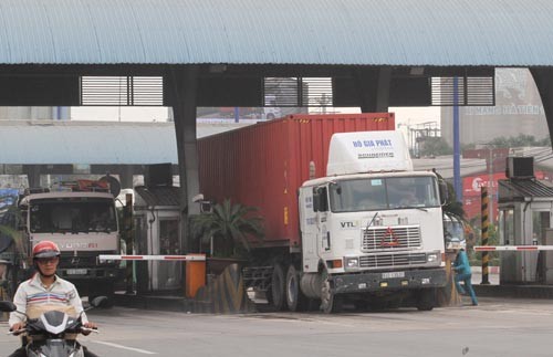 Đề xuất tăng phí qua trạm xa lộ Hà Nội bị doanh nghiệp vận tải phản đối Ảnh: Hoàng Triều