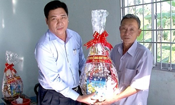 Ông Huỳnh Thanh Dũng, Phó chủ tịch UBND TP.Cà Mau (bìa trái) - Ảnh: Báo Cà Mau