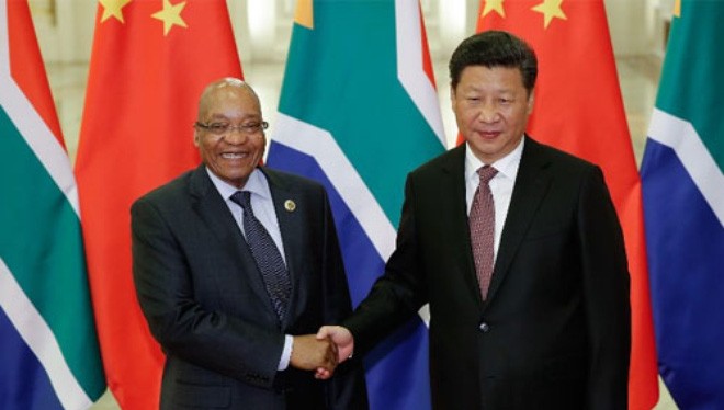 Tổng thống Nam Phi Jacob Zuma (trái) và Chủ tịch Trung Quốc Tập Cận Bình - Ảnh: Getty/CNN.