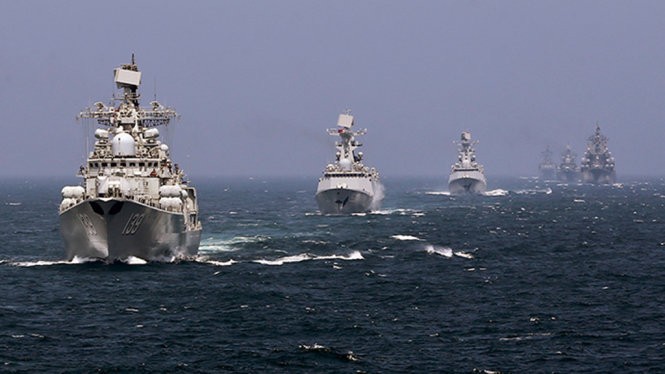 Biên đội tàu chiến của hải quân Trung Quốc trong một cuộc tập trận năm 2014 - Ảnh: Reuters