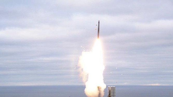 Tên lửa S-400 đang bắn thử - Ảnh: Wikipedia