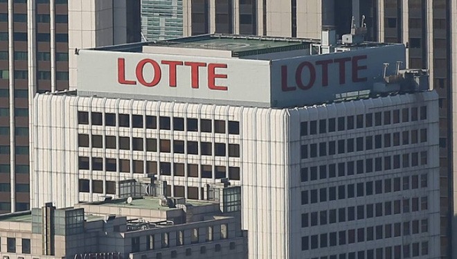 Mâu thuẫn gia đình không hồi kết tại Lotte, chính phủ Hàn Quốc mạnh tay trừng phạt