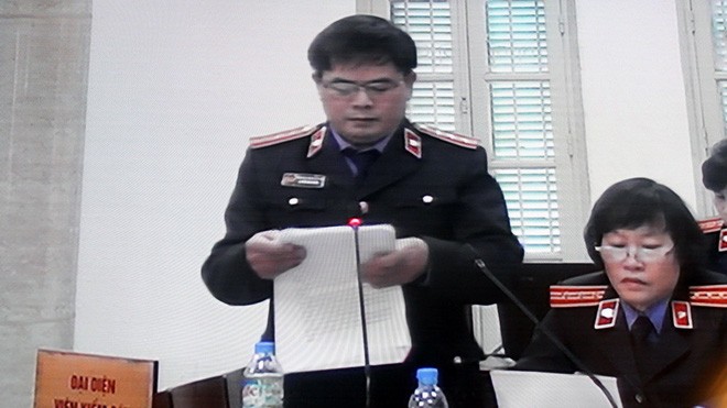 Đại diện VKS công bố bản cáo trạng vụ sai phạm tại Agribank chi nhánh Nam Hà Nội - Ảnh: Tâm Lụa