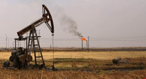 Giếng bơm dầu ở mỏ dầu Rmeilane ở Syria. (Ảnh: AFP) 