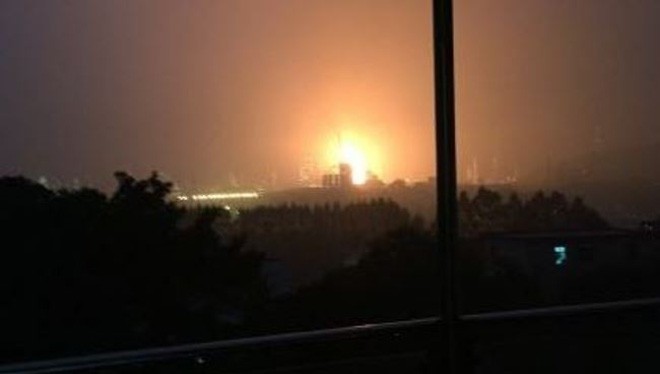Hình ảnh ngọn lửa từ hiện trường vụ nổ nhà máy lọc dầu ở Quảng Châu sáng 24.12.