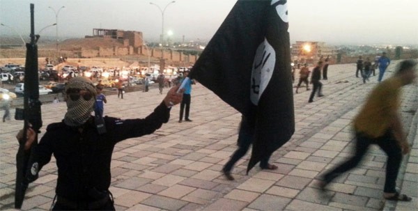 Một chiến binh IS ở Mosul, Iraq. (Ảnh: Reuters)