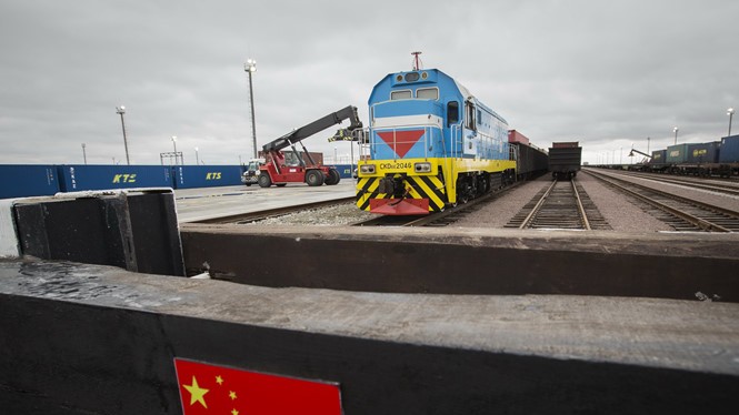 Một tuyến xe lửa ở biên giới Trung Quốc - Kazakhstan - Ảnh: Business Times