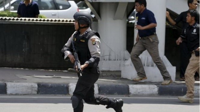 Chùm video ghê rợn: khủng bố ở Jakarta tự cho nổ tung thân mình