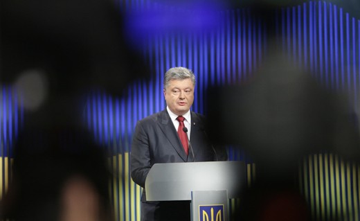 Tổng thống Poroshenko phát biểu tại cuộc họp báo ngày 14/1. Ảnh: Kyiv Post