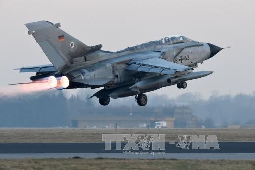 Một trong hai máy bay Tornado của Đức cất cánh từ căn cứ Jagel tới căn cứ quân sự của NATO ở Thổ Nhĩ Kỳ. Ảnh: AFP/TTXVN