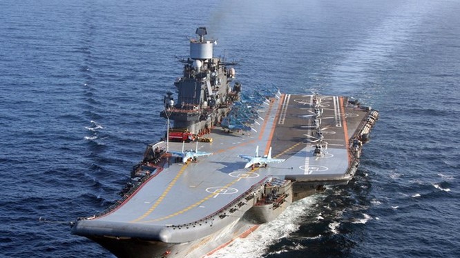 Tàu sân bay Đô đốc Kuznetsov trên Đại Tây Dương ngày 18.1.2008 - Ảnh: Hải quân Nga