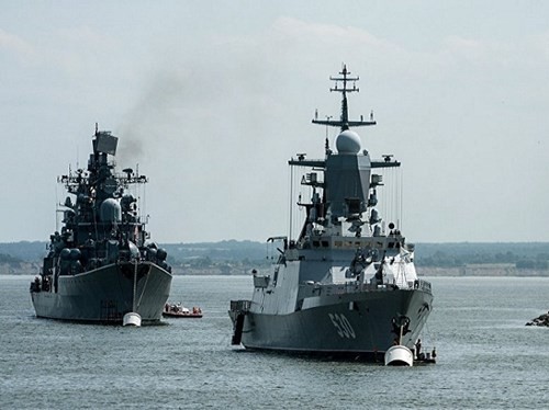 Tàu hộ tống Streregushchy (Dự án 20380) và tàu khu trục Nastoichivy của hải quân Nga