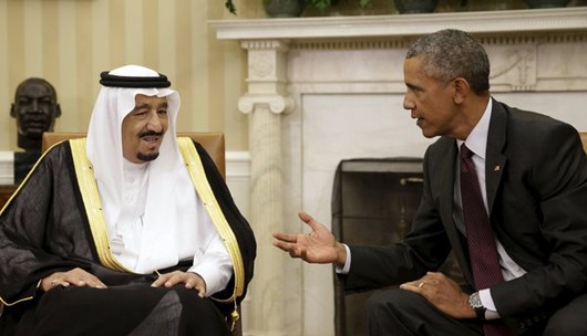Quốc vương Saudi Arabia Salman (trái) trong cuộc gặp với Tổng thống Barack Obama tại N hà Trắng, tháng 9/2015. Ảnh: Reuters