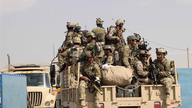 Đặc nhiệm Afghanistan được điều động đến giao chiến với quân Taliban ở thành phố Kunduz ngày 26.1 - Ảnh: Reuters