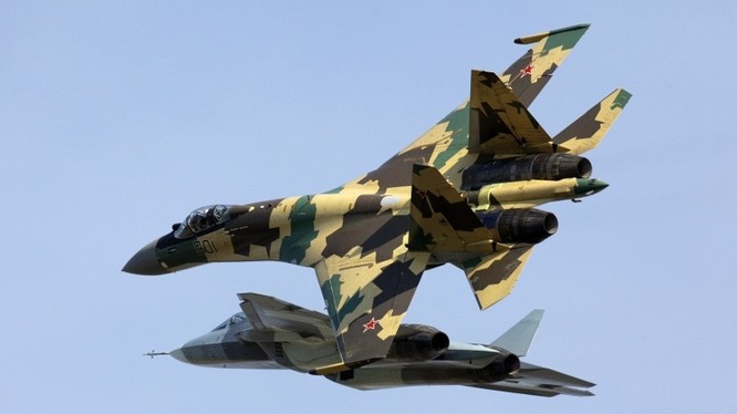 Máy bay chiến đấu Su-35 của Nga thực hiện thao diễn trên không (ITAR-TASS/Marina Lystseva)
