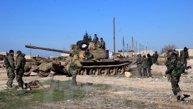 Quân đội chính phủ Syria tại một chốt kiểm soát ở thành phố Ain al-Hanash, miền đông Syria. (Ảnh: AFP/TTXVN)