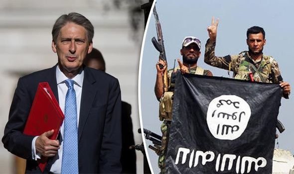 Bộ Ngoại giao Anh cho biết nước Anh sẽ không điều quân chống IS tới Libya nhưng sẽ gửi vũ khí hỗ trợ cuộc chiến chống lại IS tại đây - Ảnh: Express