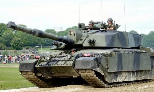 Clip vui: Xem binh sĩ Anh kéo xe tăng 62 tấn