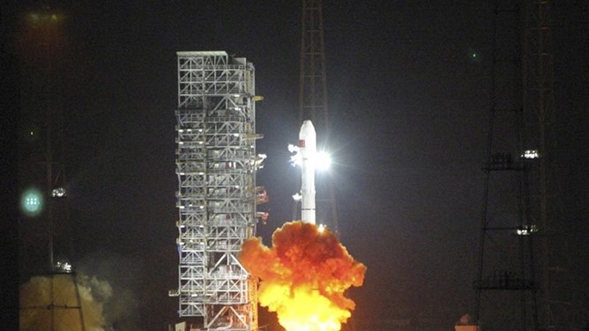 Tên lửa đẩy Long March 3C vừa đưa vệ tinh thứ 21 của mạng Bắc Đẩu vào quỹ đạo - Ảnh: Reuters